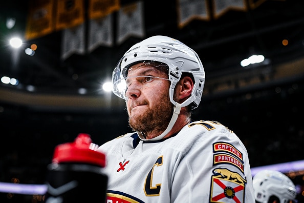 Aleksander Barkov paukutteli yläputkea - yllätysmies ratkaisi trillerin Aleksander Barkov paukutteli yläputkea – yllätysmies ratkaisi trillerin