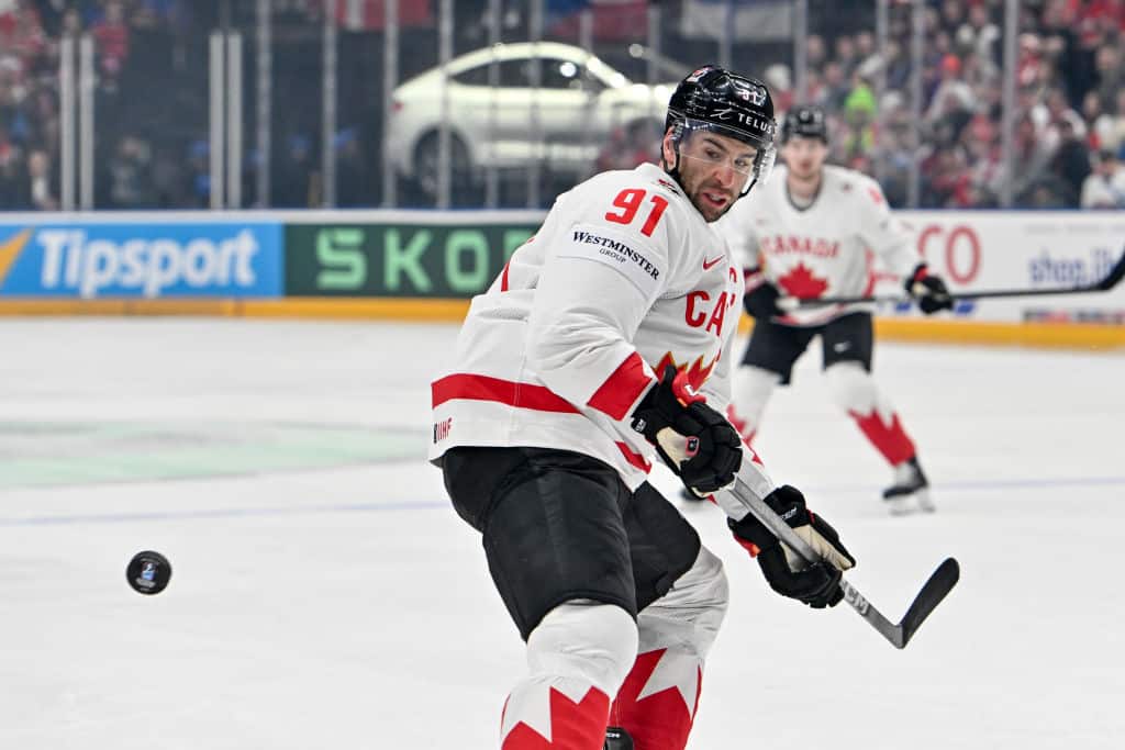 John Tavares hehkuttaa vilpittömästi jääkiekon MM-kisoja John Tavares hehkuttaa vilpittömästi jääkiekon MM-kisoja