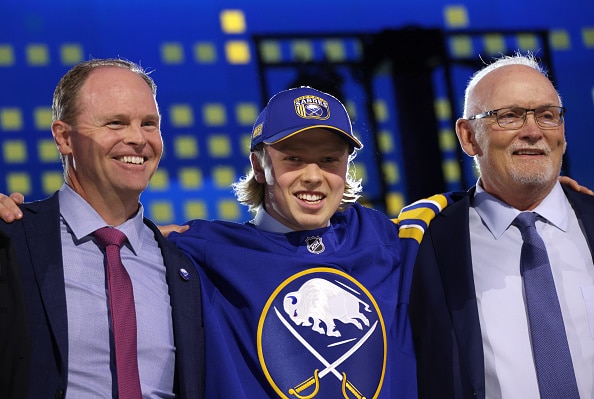 NHL:ään varattiin 18 suomalaista - nämä nimet huudettiin Las Vegasissa NHL:ään varattiin 18 suomalaista – nämä nimet huudettiin Las Vegasissa
