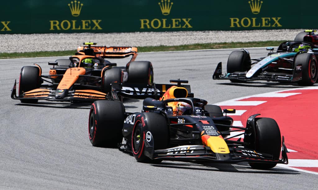 Max Verstappenia kohdeltiin törkeästi Barcelonassa Max Verstappenia kohdeltiin törkeästi Barcelonassa