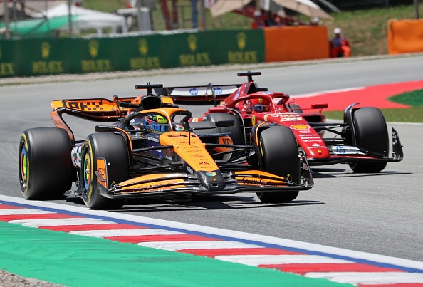 F1-tähtien välillä kipinöi Barcelonassa - ”Tuli ja ajoi kylkeeni” F1-tähtien välillä kipinöi Barcelonassa – ”Tuli ja ajoi kylkeeni”