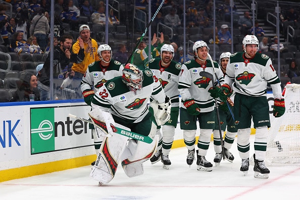 NHL:ssä herkuteltiin historiaa - ruotsalaisvahdilta näyttävä temppu NHL:ssä herkuteltiin historiaa – ruotsalaisvahdilta näyttävä temppu
