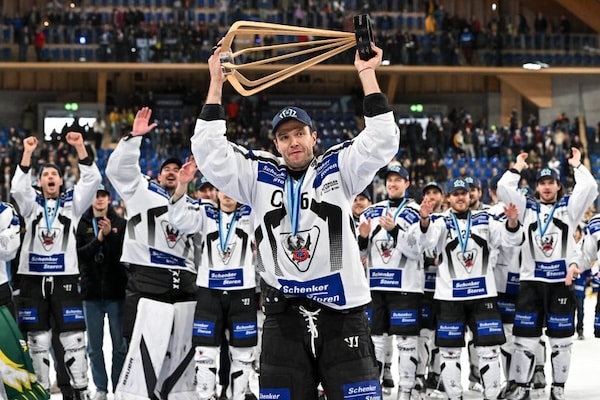 Perinteisen jääkiekkoturnauksen finaalista tuli täydellinen ylikävely Perinteisen jääkiekkoturnauksen finaalista tuli täydellinen ylikävely