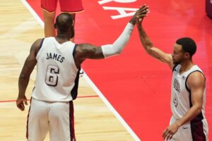 Päävalmentaja Steve Kerr vihjasi LeBron Jamesista videolla – Warriors joutui selittämään
