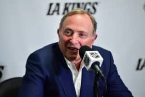 NHL:ään puuhataan kahta uutta seuraa – toimittaja laukoi suoran mielipiteen Gary Bettmanin touhusta