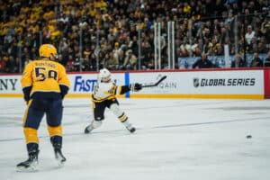 Tämä mies oli vastaus Pittsburghin kysymyksiin – nyt seuralla on jälleen Erik Karlsson -ongelma