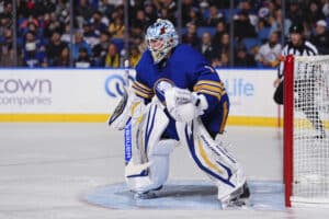 Kaksi tähteä lähti – näin Ukko-Pekka Luukkonen reagoi Buffalo Sabresin menetyksiin