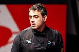 Melkoinen paukku: Ronnie O’Sullivan ulkona