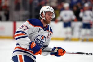 NHL:n kohupalkkaus puhuttaa – nyt Connor McDavid sanoi suorat sanat