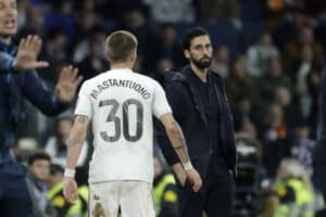 45 miljoonan tähtinuorukainen jäi Real Madridissa sivuraiteelle – nyt tehdään ratkaisu 45 miljoonan tähtinuorukainen jäi Real Madridissa sivuraiteelle – nyt tehdään ratkaisu