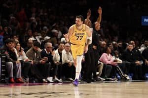 ”Ei tule kuuloonkaan” – Lakersilla enää yksi kortti pelattavana