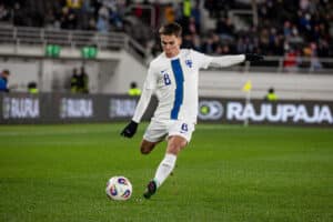 Huuhkajat-tähti siirtyy supertähtien seurakaveriksi