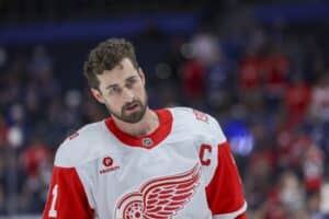 NHL-tähti esitti tiukan vaatimuksen seuralleen – nyt uusi GM joutuu heti kiusalliseen tilanteeseen