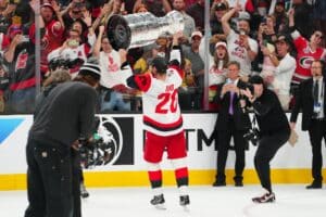 NHL-tähti Sebastian Ahosta kova arvio – Carolinan uudessa mestaruusjahdissa vain yksi iso kysymysmerkki