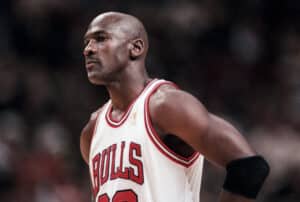 Michael Jordanin legendaarinen pelipaita huutokauppaan – hinta voi rikkoa maailmanennätyksen