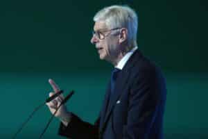 Arsene Wenger arvioi MM-kisojen kohutut juomatauot – ratkaisu tulee turnauksen jälkeen