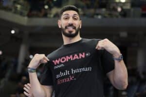 Entinen NBA-tähti heitettiin ulos katsomosta – raju sanasota räjähti käsiin