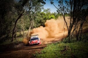 EK3: Paraguayn MM-rallissa muhii täydellinen farssi ja jättipaukku – Toyota-tähti huusi kuin syötävä