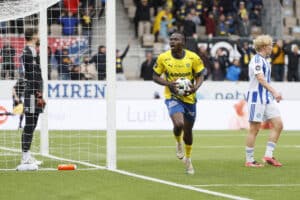 Veikkausliigassa uskomattomia käänteitä – HJK:lta käsittämätön sulaminen, KuPS:lle shokkitappio
