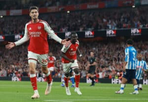 Arsenal aloitti mestarin elkein - toivotti nousijajoukkueen tylysti tervetulleeksi Arsenal aloitti mestarin elkein – toivotti nousijajoukkueen tylysti tervetulleeksi