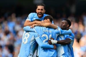 Manchester City nousi lisäajalla kuilun partaalta – Aston Villa koki selkäsaunan